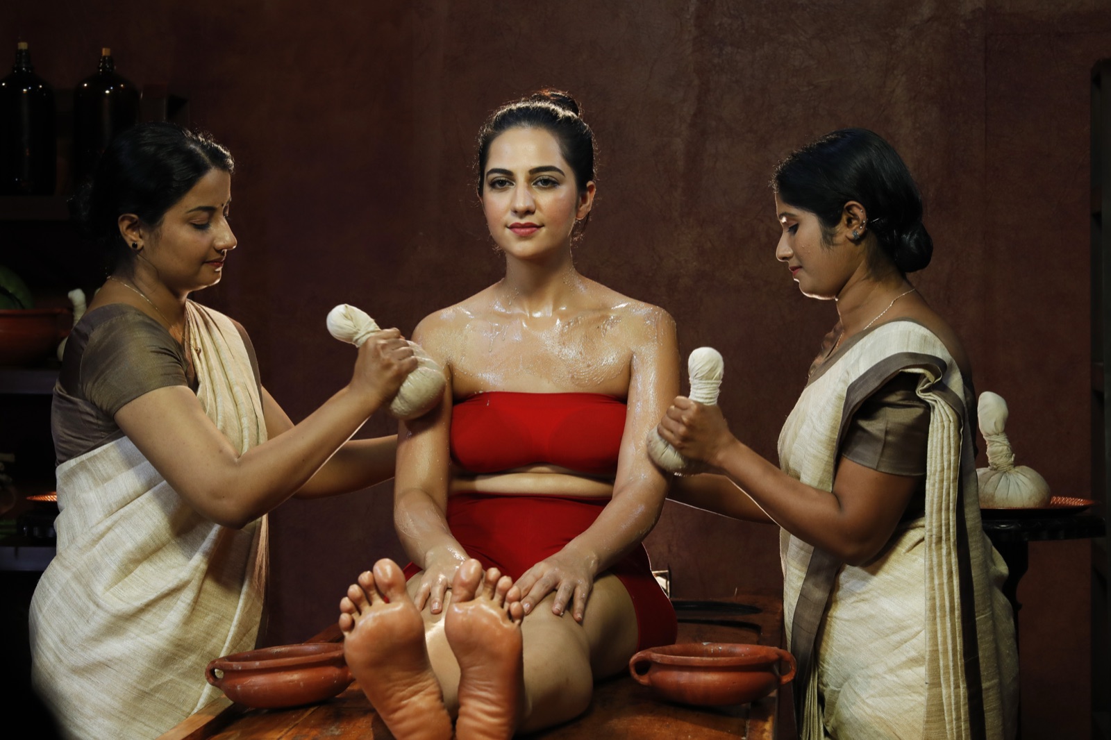 Ayurvedic Full-Body Skin Lightening Therapy (Njavara Kizhi) image